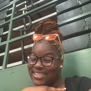 Meet your Posher, Dakota